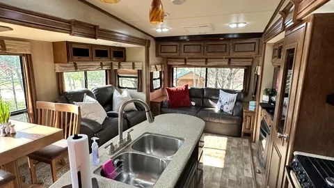 Camper Rental 10 — image 2 of 6