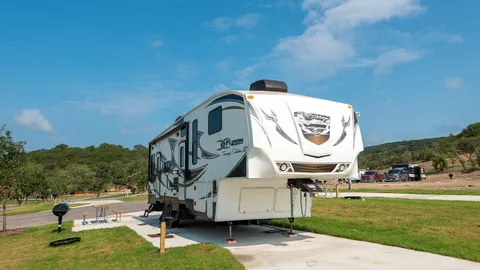 Red Carpet Pull-Thru RV — image 3 of 3