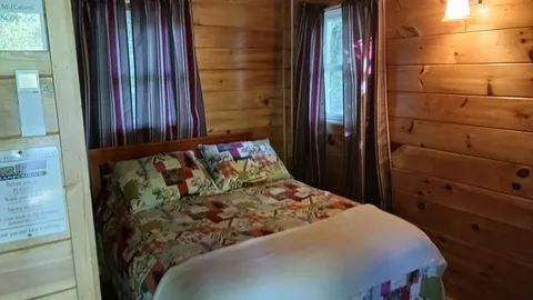 Small Cabin — image 6 of 6