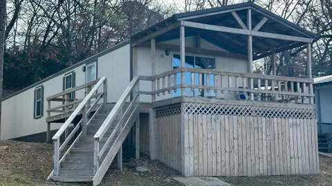 Cabin 08 — image 1 of 2