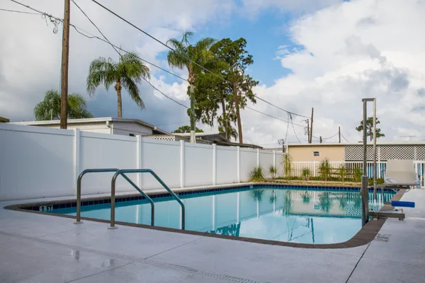 Royal Palms Mobile Home Park (Age Restricted 55+) – photo 1