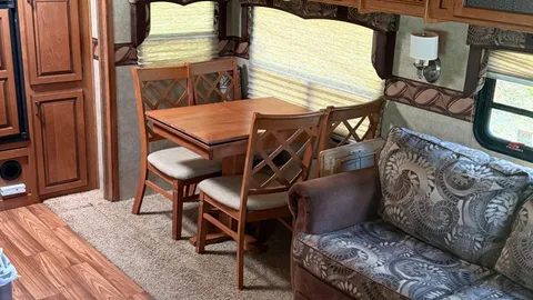 29' Sabre 5th Wheel Sleeps 3-4 — image 7 of 7