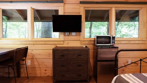 Laurel Cove Bungalow — image 2 of 7