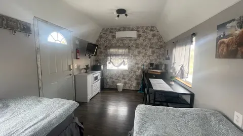 Standard Cabin — image 2 of 6