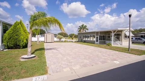 Elite Full Hookup RV Site — image 1 of 3