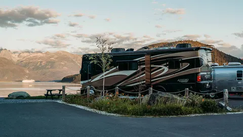 30 Amp Deluxe Oceanfront Premium RV End Site — image 1 of 9