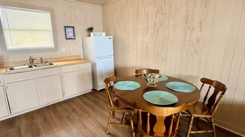 1 Bedroom, 1 Bath Stocked - 6 People — image 2 of 4