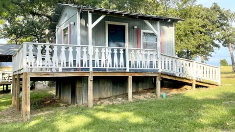Cabin 17 — image 1 of 5