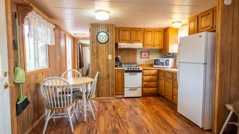 Turkey Cabin — image 2 of 6