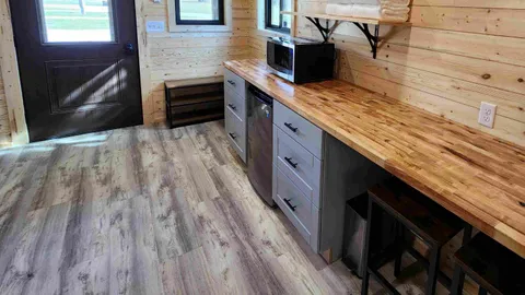 Snowslip Cabin — image 12 of 12