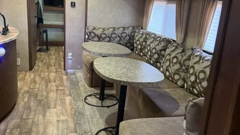DELUXE Rental Trailer — image 2 of 10