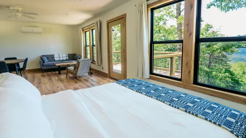 Studio Cabin #8 — image 2 of 6