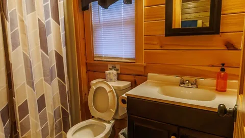 Cabin 6 - Ivy Inn — image 6 of 6