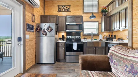 Tiny Home 140 — image 2 of 14