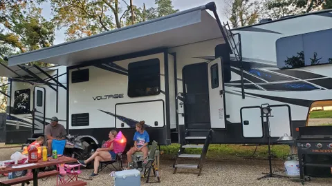 20/30/50 Amp Pull-Through RV Site — image 2 of 4