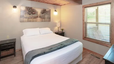 Grand Cabin 1 Bedroom w/Loft — image 11 of 11