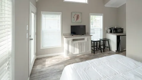 Motel 1 Queen Bed with Private Porch — image 6 of 6