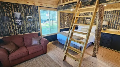 Henry's Cabin — image 4 of 4