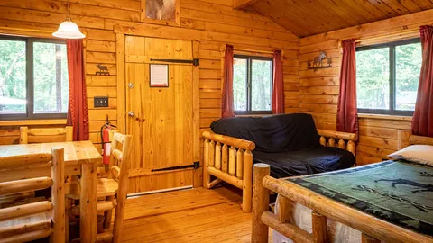 Luxury Cabin — image 2 of 16