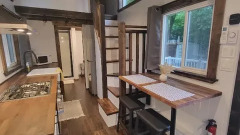 Lakeside Loft — image 11 of 11