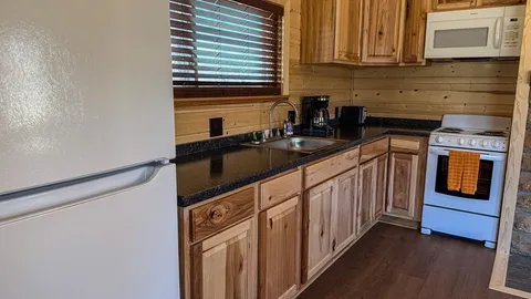 Loblolly Lodge (11) — image 2 of 6