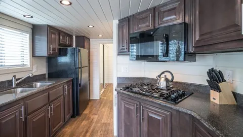 1B Deluxe Cabin — image 2 of 28