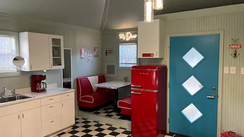 Silver Diner Cabin — image 1 of 11