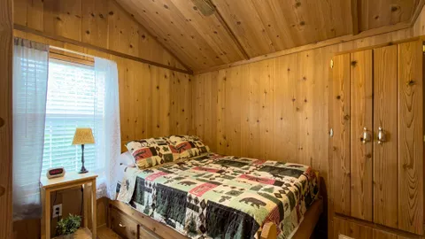 Deluxe Cabin — image 2 of 23