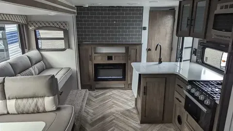 EVO TRAILER — image 2 of 3