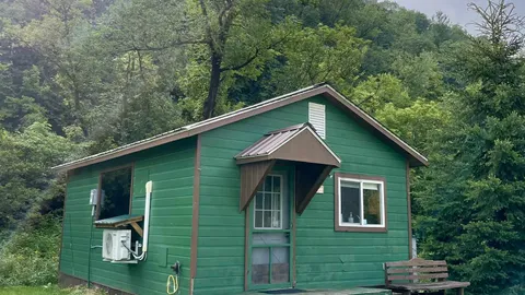 Green Cabin — image 1 of 10