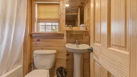 Meadow Haven Cabin — image 2 of 6