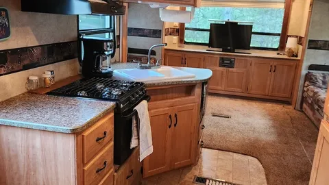 Deluxe Rental Camper — image 2 of 6