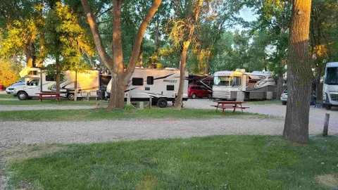 Pull-Through Full Hookup RV Site — image 2 of 2