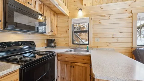 Yogi Bear™ Cabin — image 2 of 14
