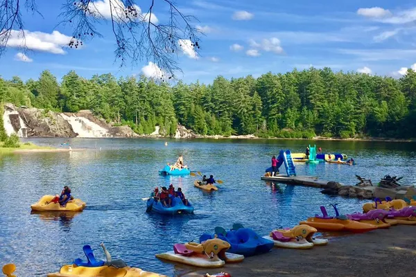 High Falls Bay Cottages, Camping & Waterpark – photo 1