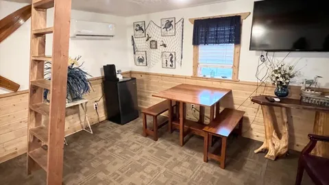 #6 Deluxe Themed Beach Cabin — image 3 of 3