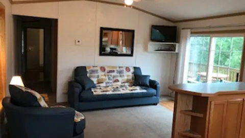 Poolside Cottage — image 7 of 7