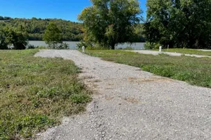 Riverfront RV Park – photo 2