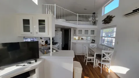 Keys Cottage with Sleeping Loft Sleeps 7 — image 5 of 5