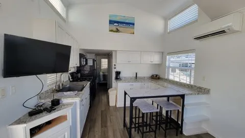 Keys Cottage with Sleeping Loft Sleeps 7 — image 1 of 5