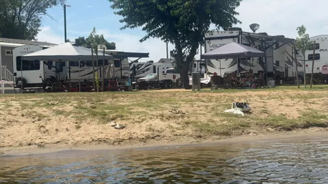 River Front Deluxe FHU — image 2 of 15