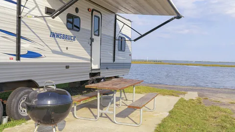 RV Rental with Dock — image 9 of 9