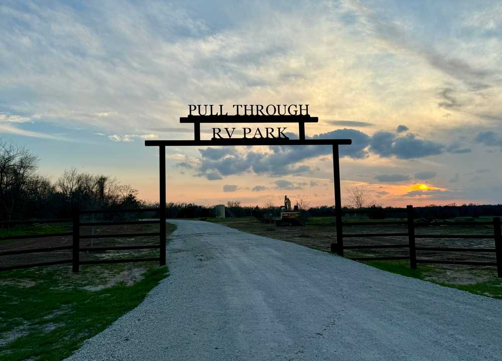 Pull Through RV Park, Fairfield, Texas - Photo 5