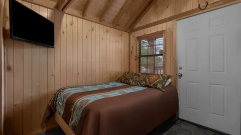 Deluxe Cabin - Full Bed — image 7 of 7