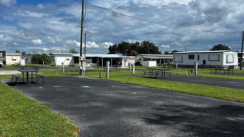 30/50 Full Hookup Black Top RV Sites — image 2 of 7