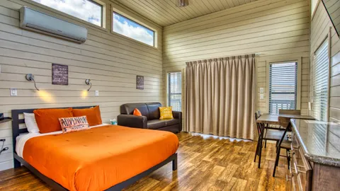 Cottage Cabin — image 2 of 19