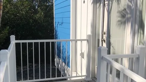 One Bedroom Cottage — image 2 of 12