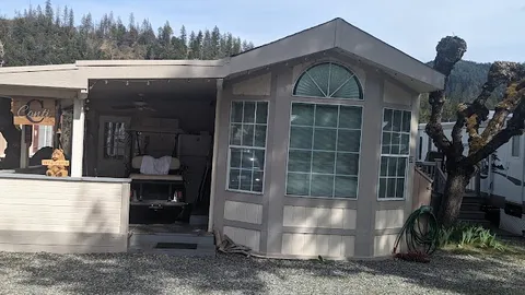 Waterfront Mobile Home — image 2 of 6