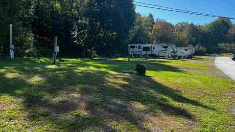 Meadow Level Back-In RV Site — image 2 of 3