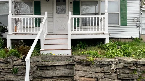 Farmhouse Cottage — image 1 of 9